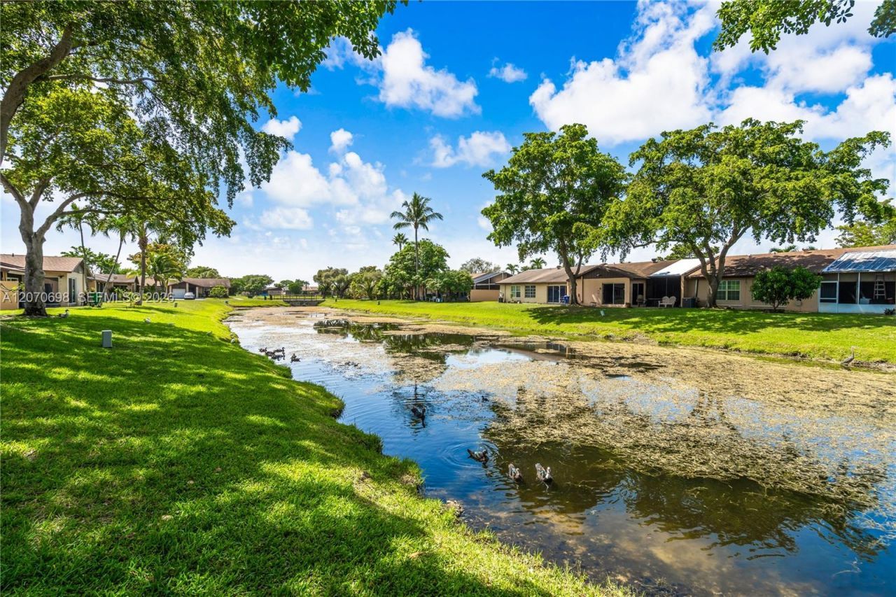 9291 E Elm Ln , Miramar, FL 33025 Photo