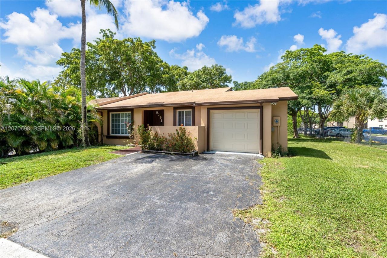 9291 E Elm Ln , Miramar, FL 33025 Photo