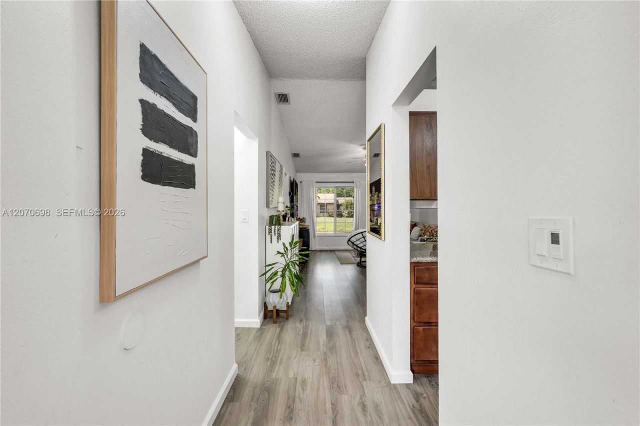 9291 E Elm Ln , Miramar, FL 33025 Photo