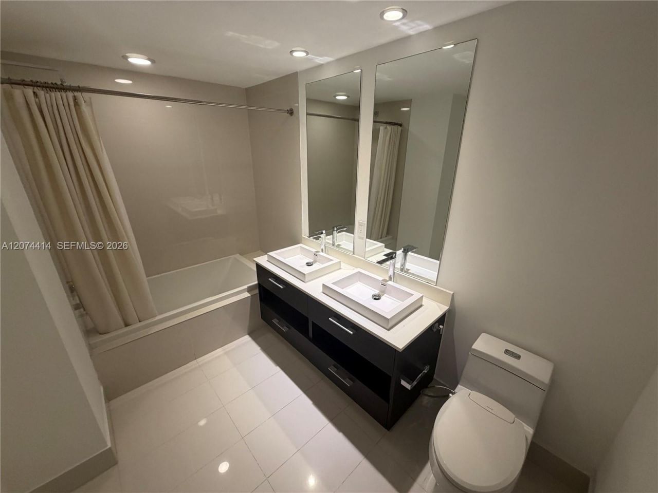 45 SW 9th St, Unit 2504, Miami, FL 33130 Photo