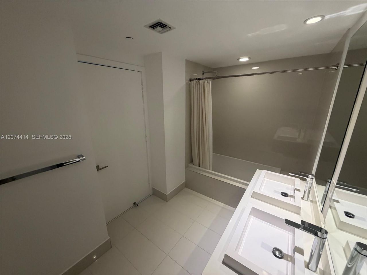 45 SW 9th St, Unit 2504, Miami, FL 33130 Photo