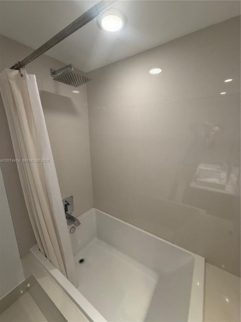 45 SW 9th St, Unit 2504, Miami, FL 33130 Photo