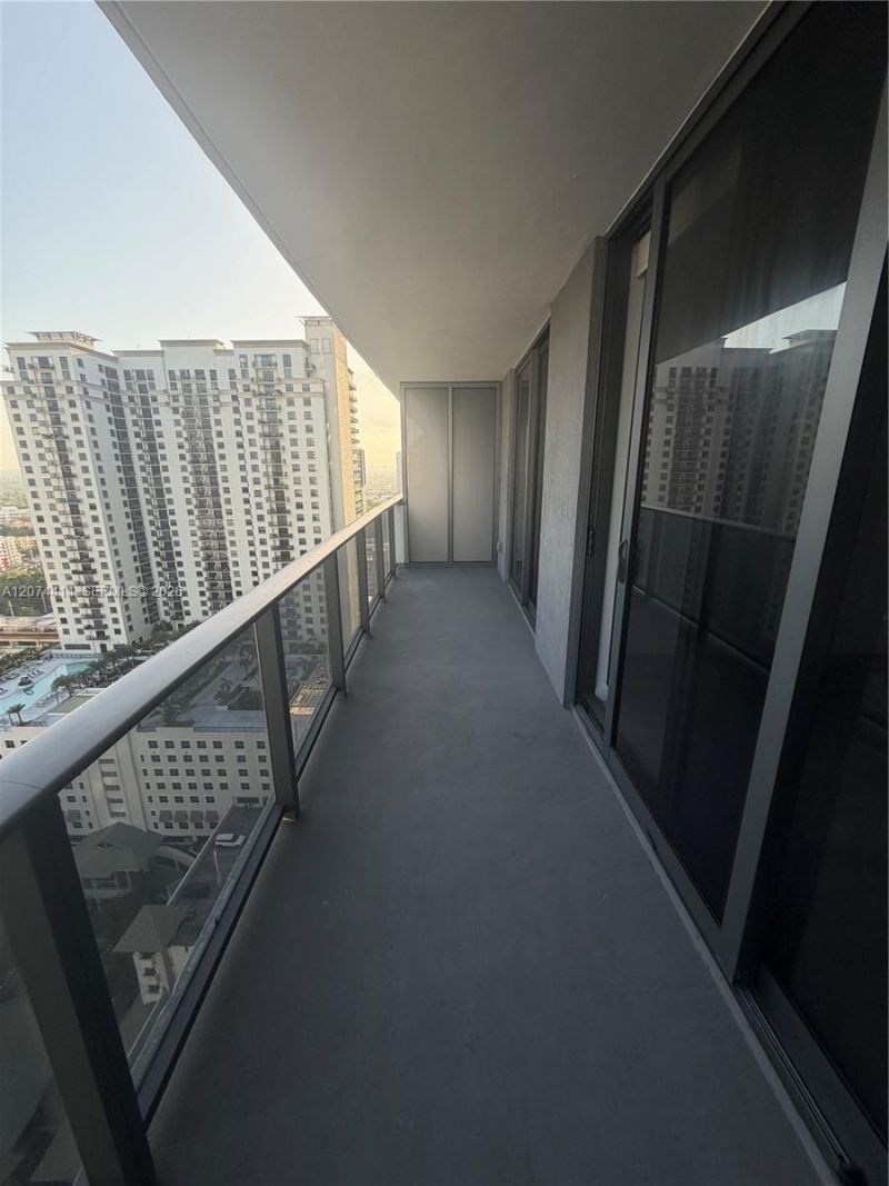 45 SW 9th St, Unit 2504, Miami, FL 33130 Photo
