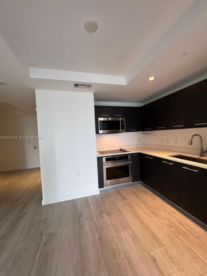 45 SW 9th St, Unit 2504, Miami, FL 33130 Photo