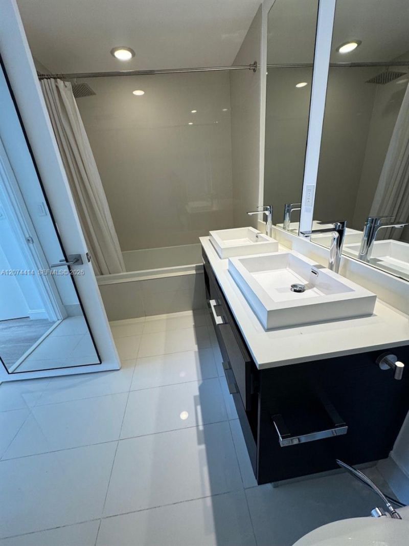 45 SW 9th St, Unit 2504, Miami, FL 33130 Photo