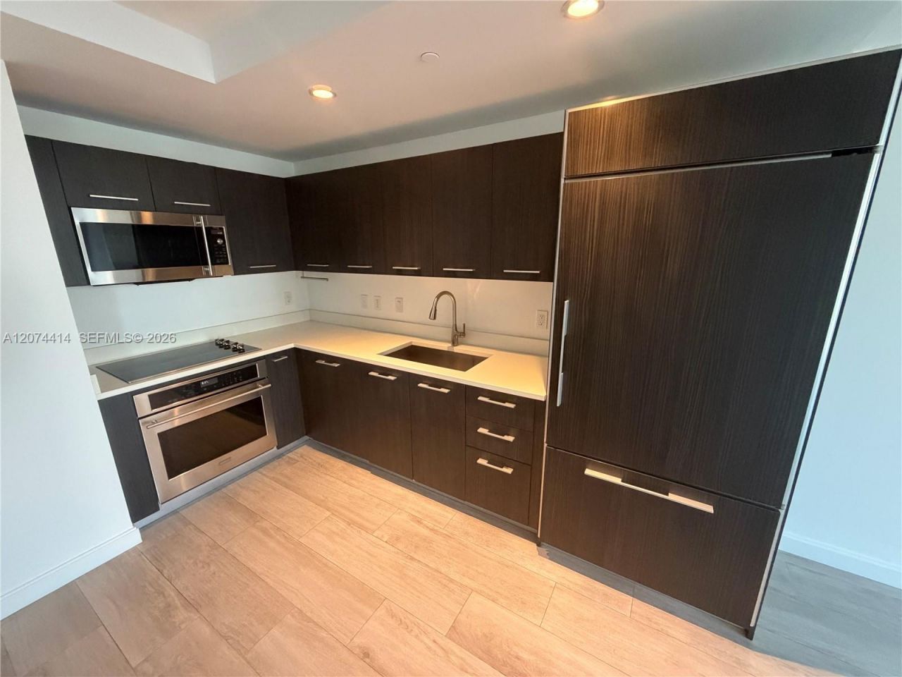 45 SW 9th St, Unit 2504, Miami, FL 33130 Photo