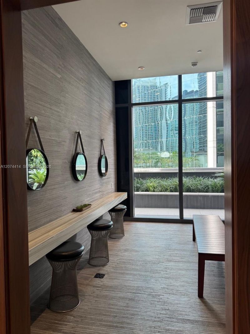 45 SW 9th St, Unit 2504, Miami, FL 33130 Photo