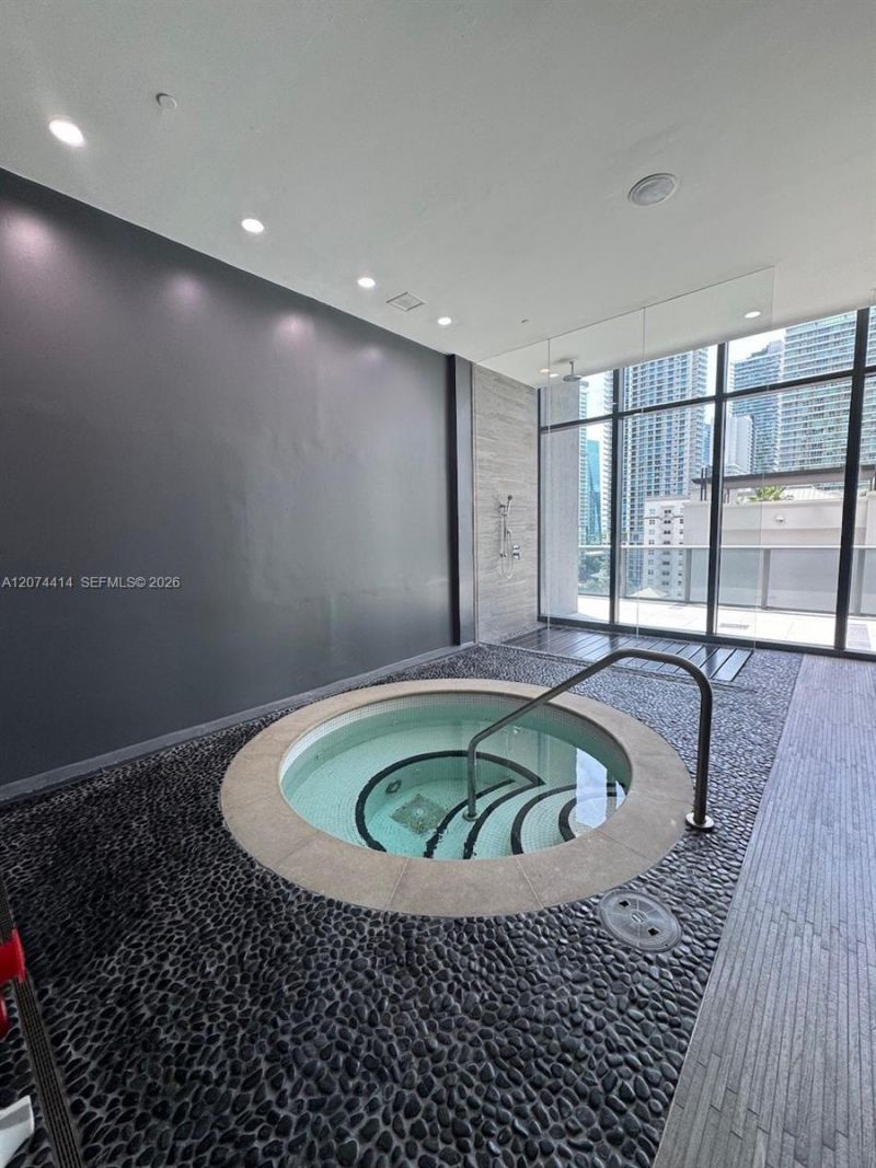 45 SW 9th St, Unit 2504, Miami, FL 33130 Photo
