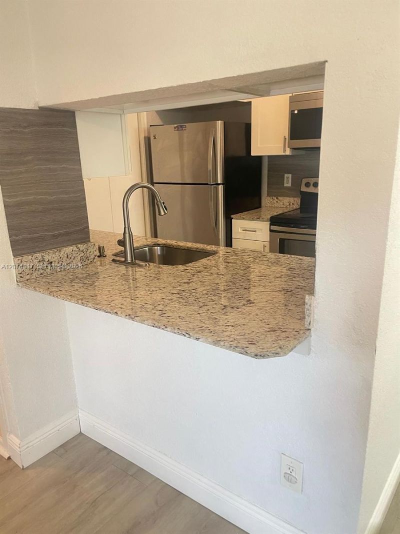 927 Riverside Dr, Unit 320, Coral Springs, FL 33071 Main Photo