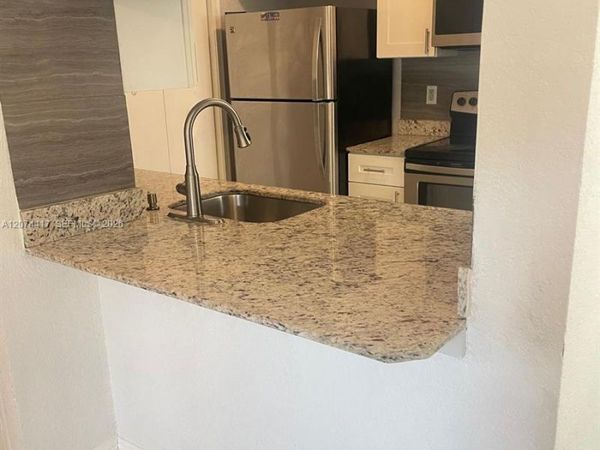 927 Riverside Dr, Unit 320, Coral Springs, FL 33071
