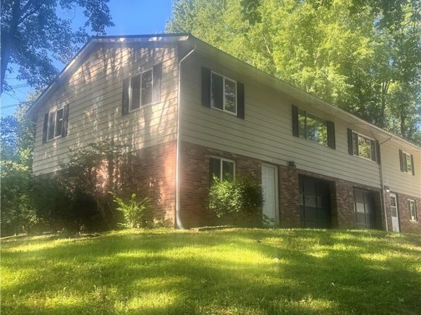 2850 Long Road , Akron, OH 44312
