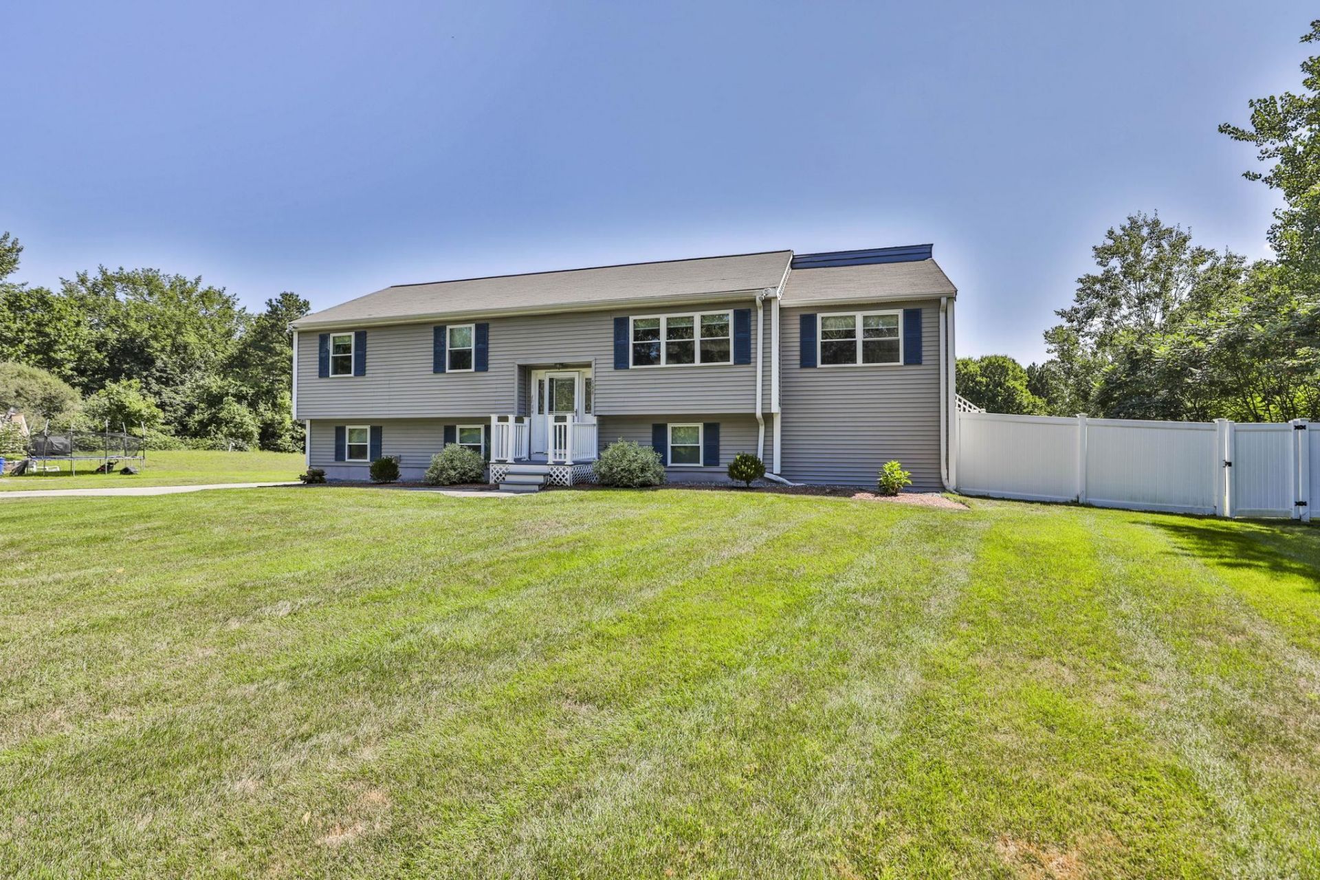 506 Mammoth Road, Pelham, NH 03076 Main Photo