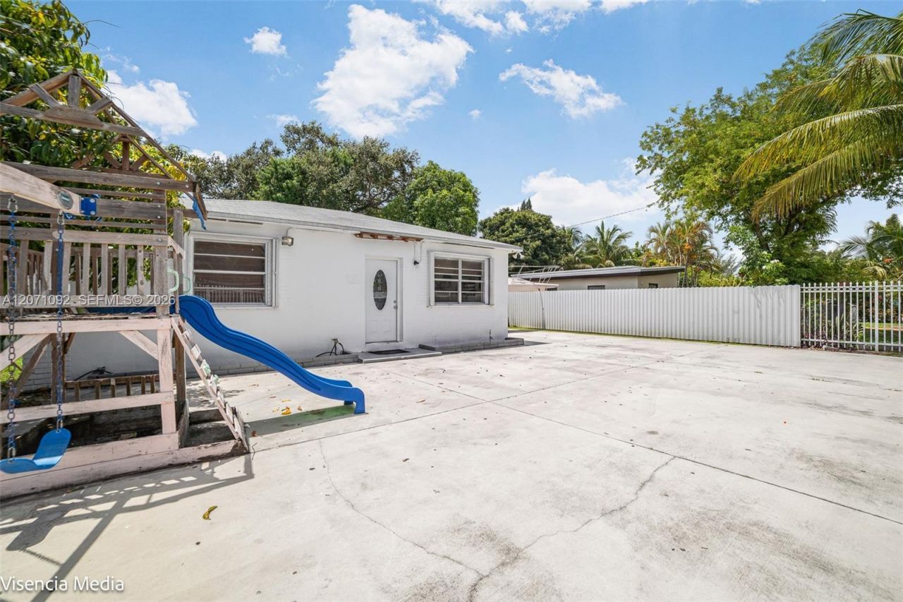 1442 NW 113th Ter , Miami, FL 33167 Photo