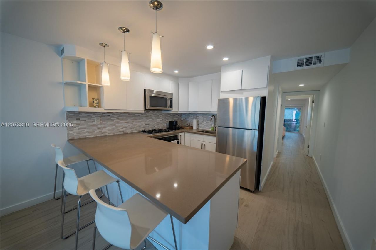 405 N Hibiscus Dr , Unit 202, Miami Beach, FL 33139 Photo