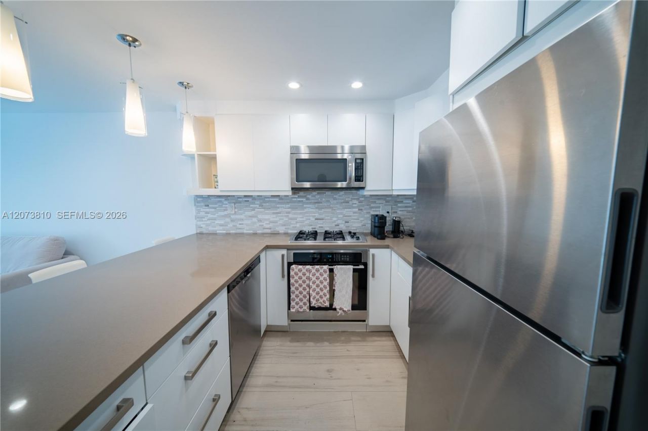 405 N Hibiscus Dr , Unit 202, Miami Beach, FL 33139 Photo