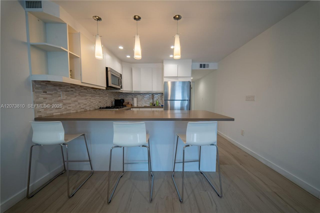405 N Hibiscus Dr , Unit 202, Miami Beach, FL 33139 Photo