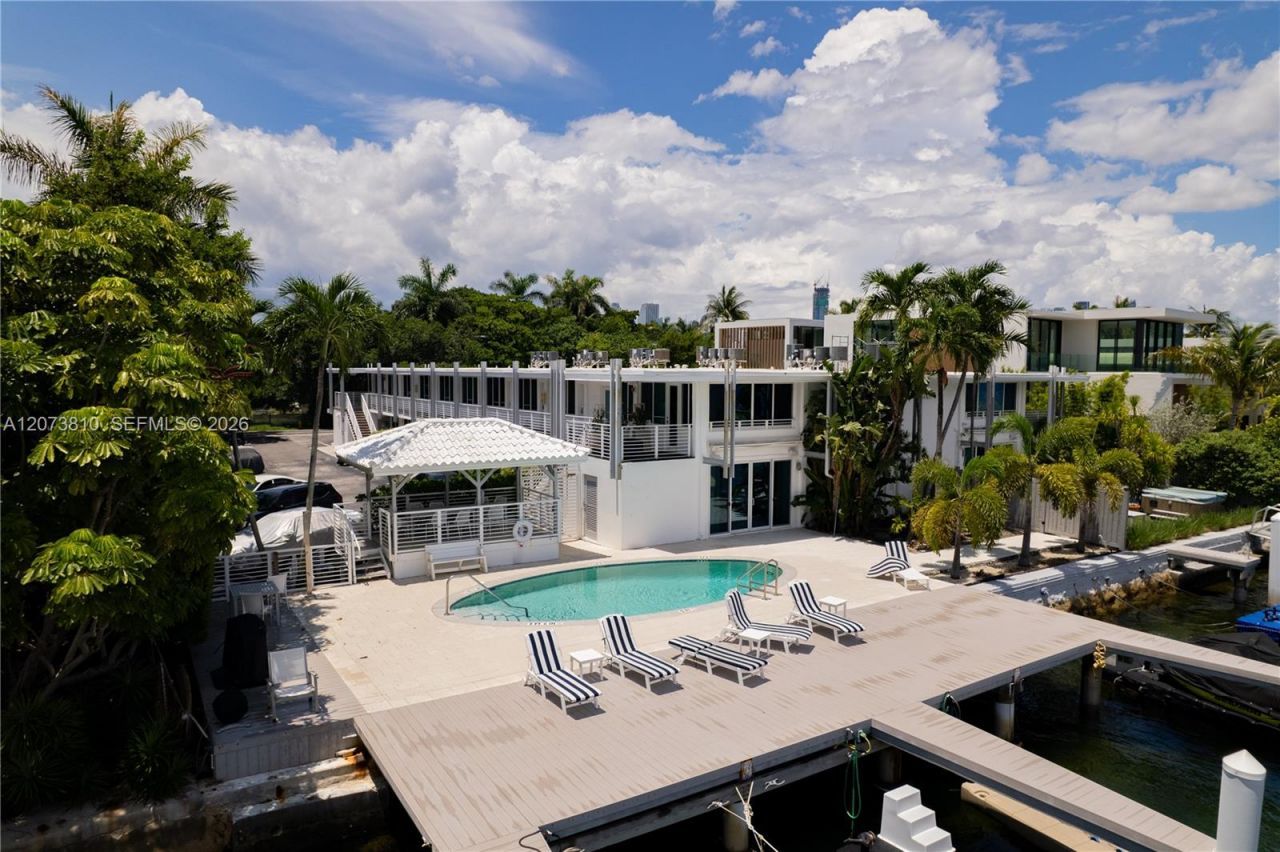 405 N Hibiscus Dr , Unit 202, Miami Beach, FL 33139 Photo