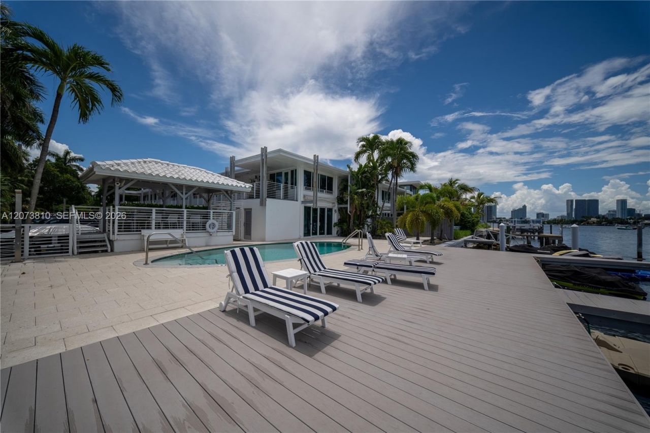 405 N Hibiscus Dr , Unit 202, Miami Beach, FL 33139 Photo