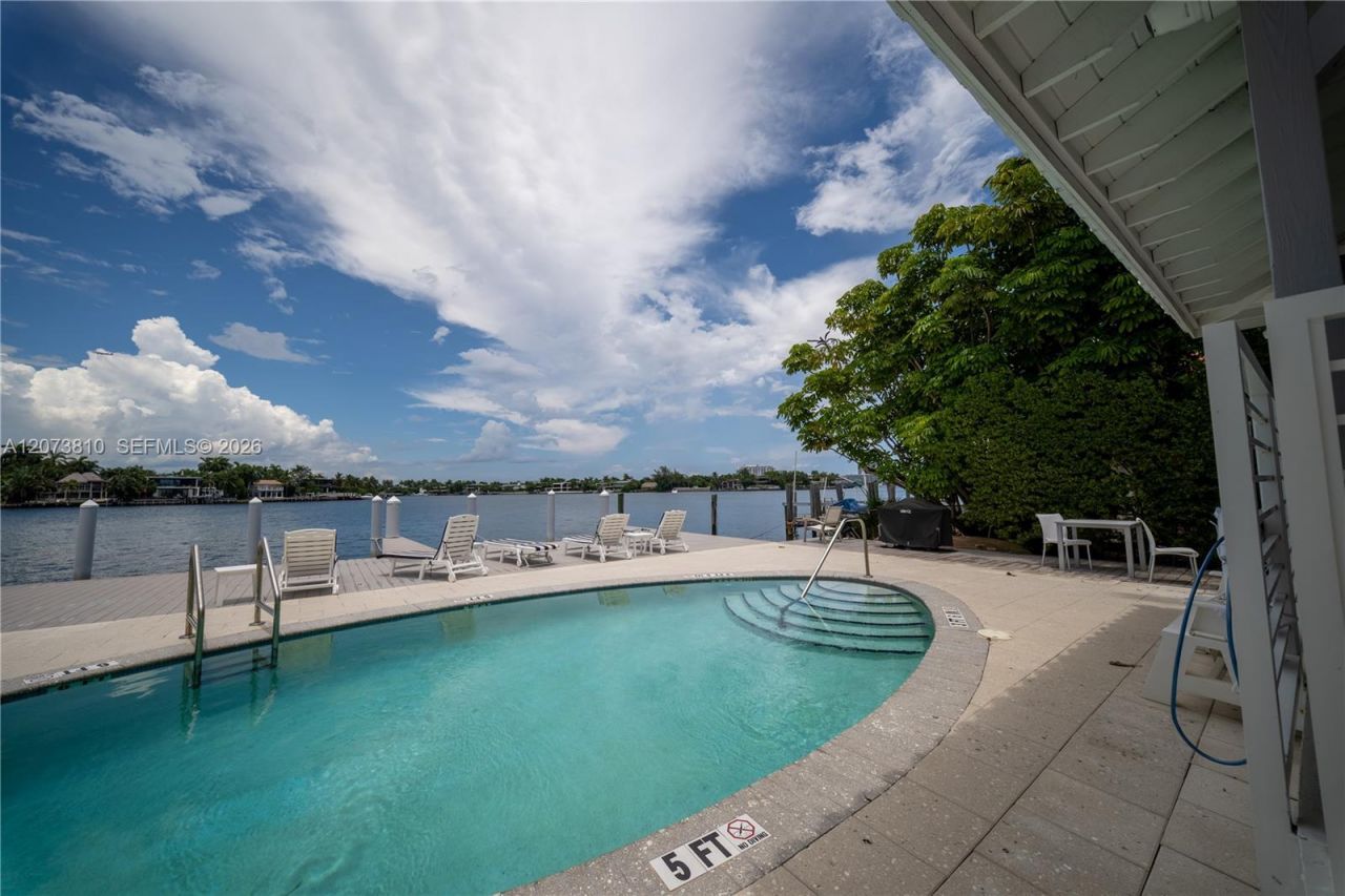 405 N Hibiscus Dr , Unit 202, Miami Beach, FL 33139 Photo