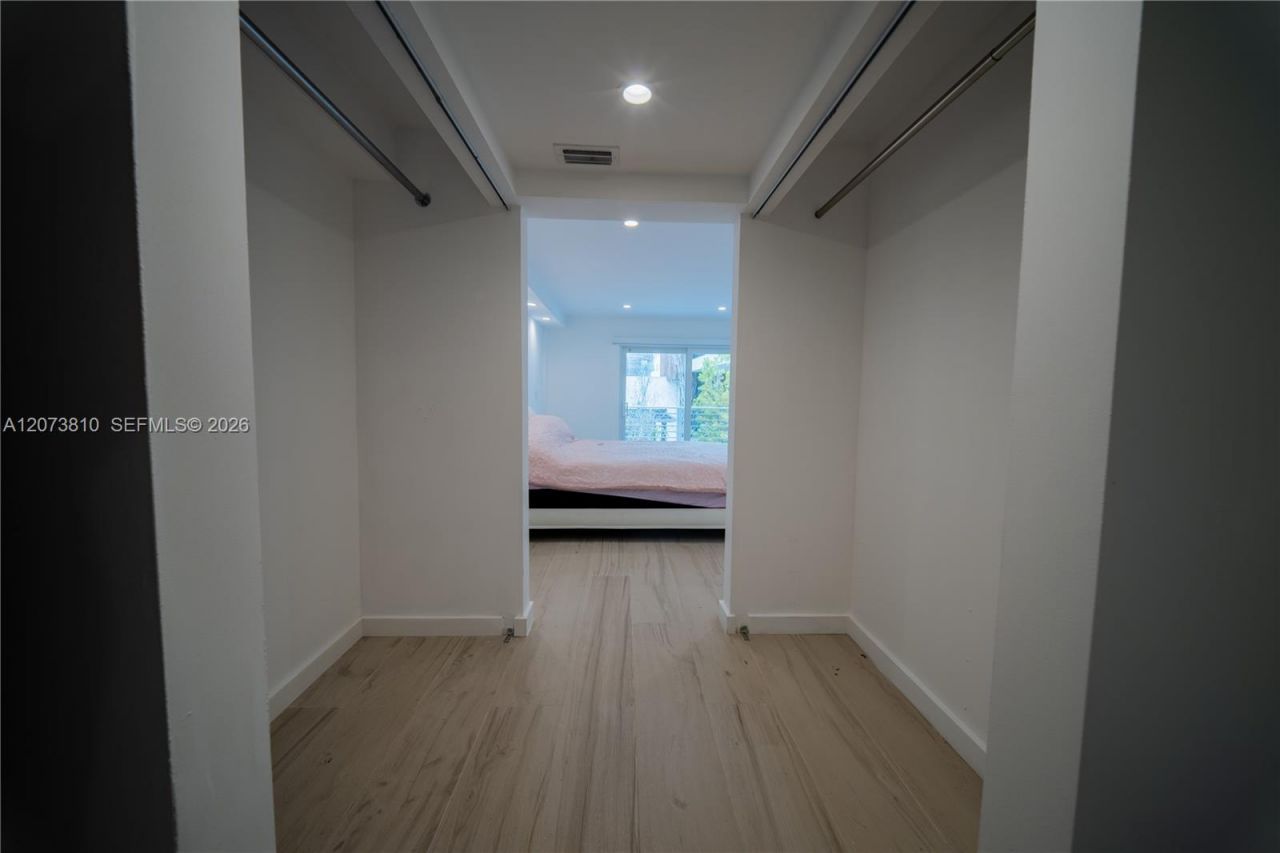 405 N Hibiscus Dr , Unit 202, Miami Beach, FL 33139 Photo