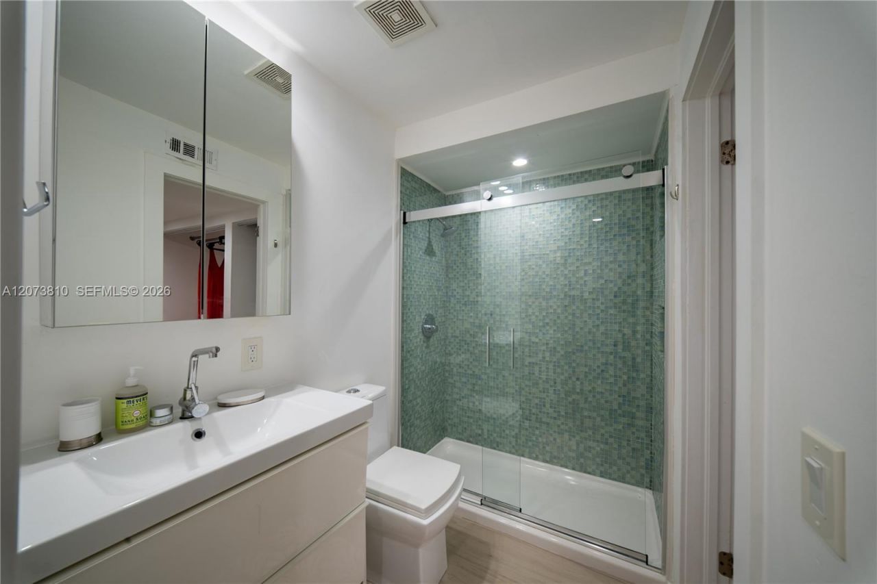 405 N Hibiscus Dr , Unit 202, Miami Beach, FL 33139 Photo