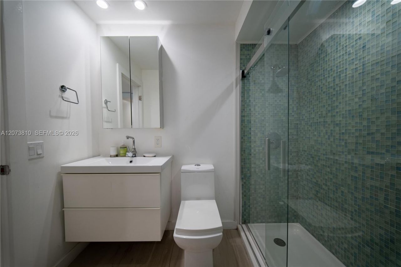 405 N Hibiscus Dr , Unit 202, Miami Beach, FL 33139 Photo
