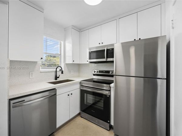 4933 Hollywood Blvd, Unit 202, Hollywood, FL 33021