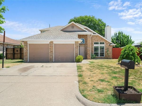 6315 Fairlane Drive, Arlington, TX 76001