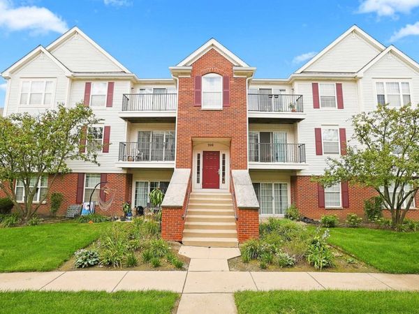 700 Mill Circle , Unit 205, Wheeling, IL 60090