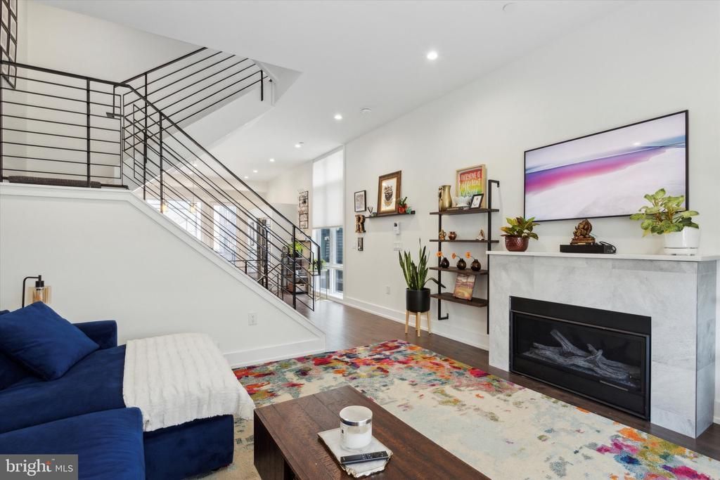 602 N 5th Street, Unit 1, Philadelphia, PA 19123 Main Photo