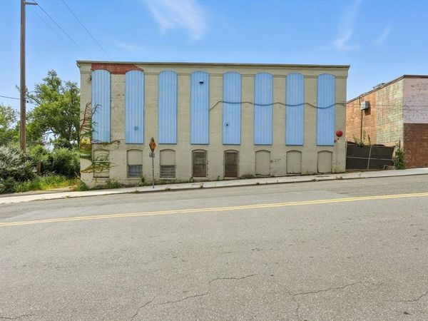 90 Sargeant, Holyoke, MA 01040