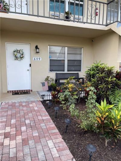 609 Palm View Dr, Unit 10, Naples, FL 34110 Photo