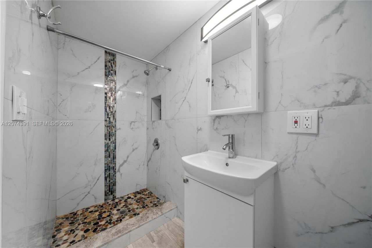 1041 NE 9th Ave , Unit A5, Fort Lauderdale, FL 33304 Photo