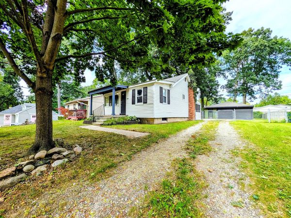 3918 Mapleleaf Road, Waterford, MI 48328