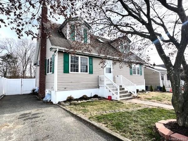 51 Clinton Avenue , Patchogue, NY 11772