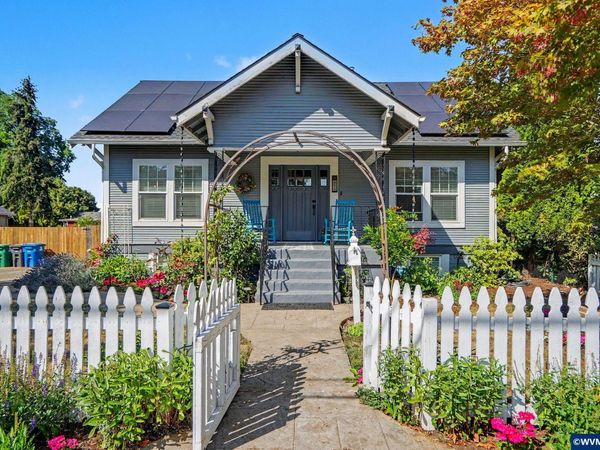 914 Pine St NE, Silverton, OR 97381