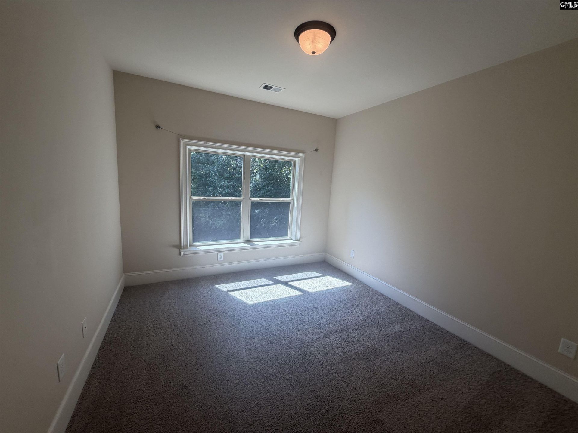 145 Saks Avenue  Photo 18