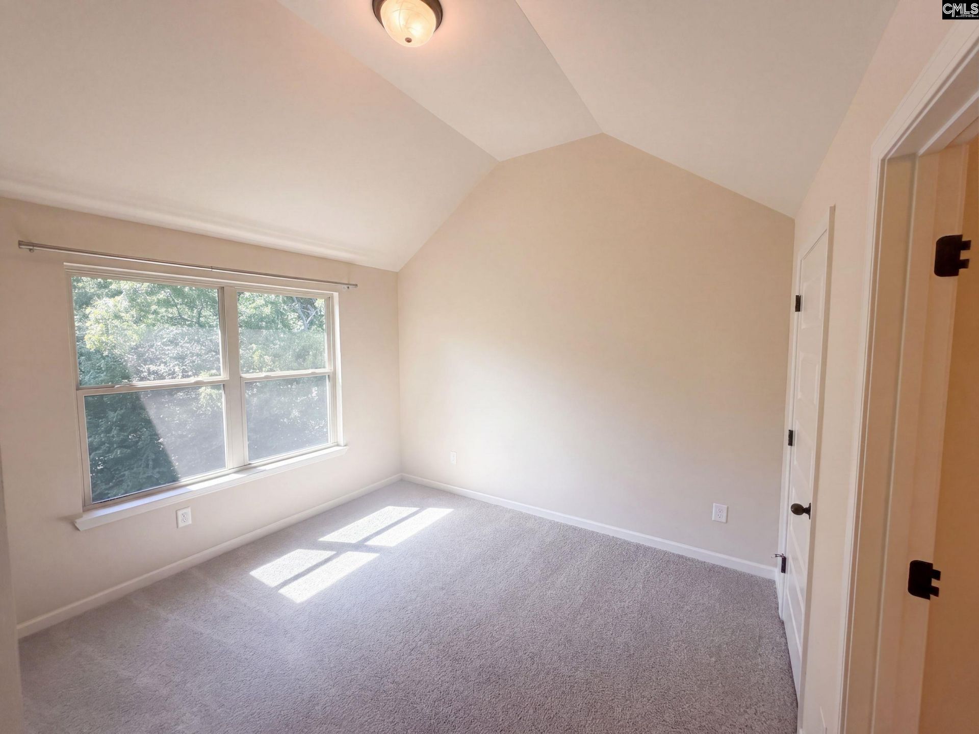 145 Saks Avenue  Photo 21