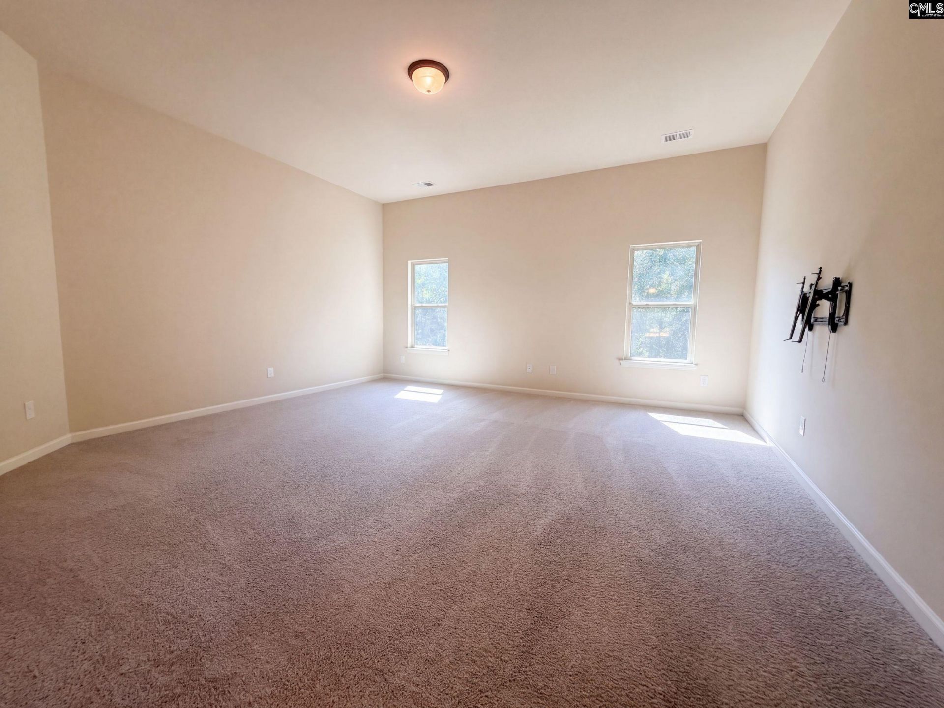 145 Saks Avenue  Photo 4