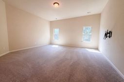 145 Saks Avenue  photo 4