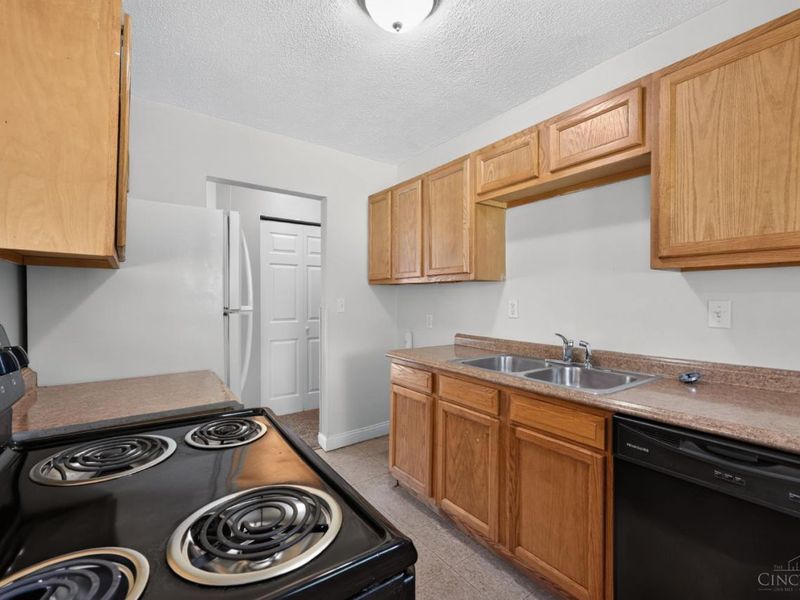 8745 Daly Road, Springfield Township, OH 45231 Photo 10