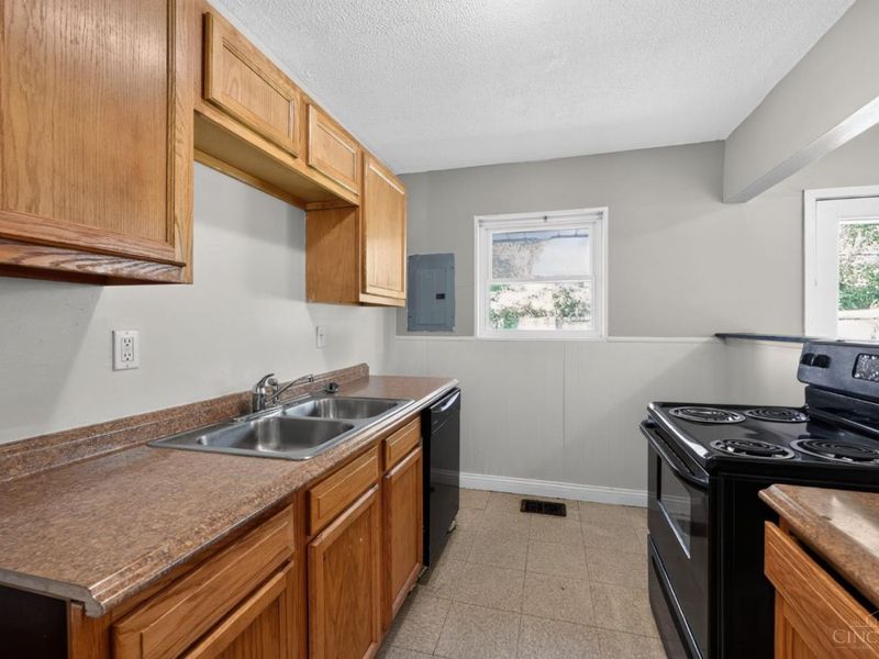 8745 Daly Road, Springfield Township, OH 45231 Photo 11
