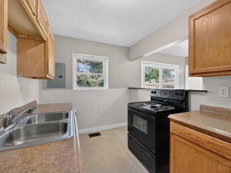 8745 Daly Road, Springfield Township, OH 45231 Photo 13