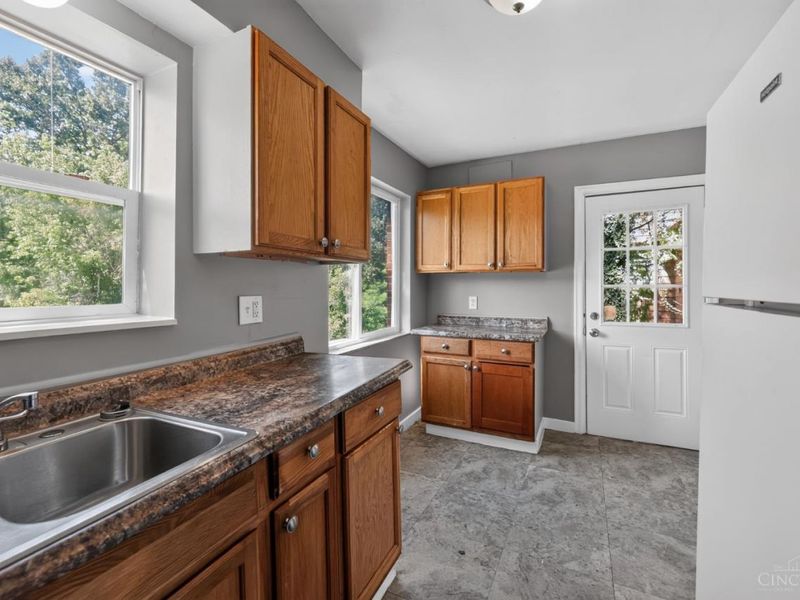 1263 W Galbraith Road, Cincinnati, OH 45231 Photo 10