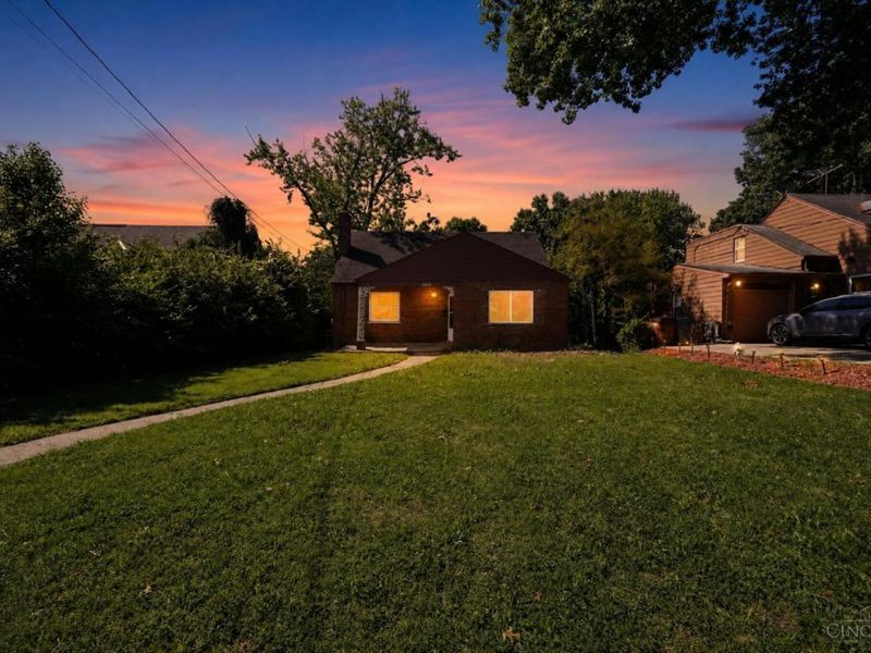 1263 W Galbraith Road, Cincinnati, OH 45231 Photo 4