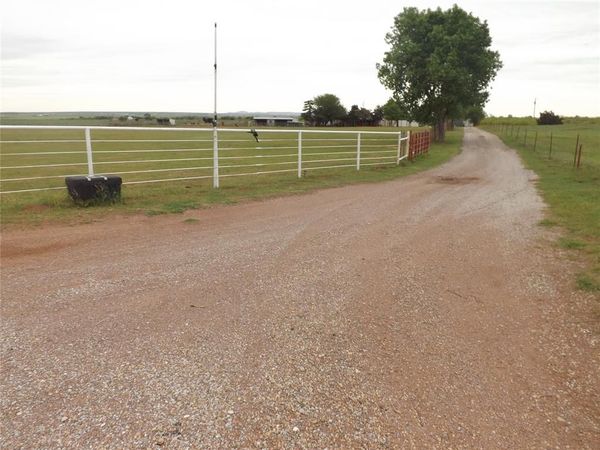 21259 E County Road 160 Road, Headrick, OK 73549