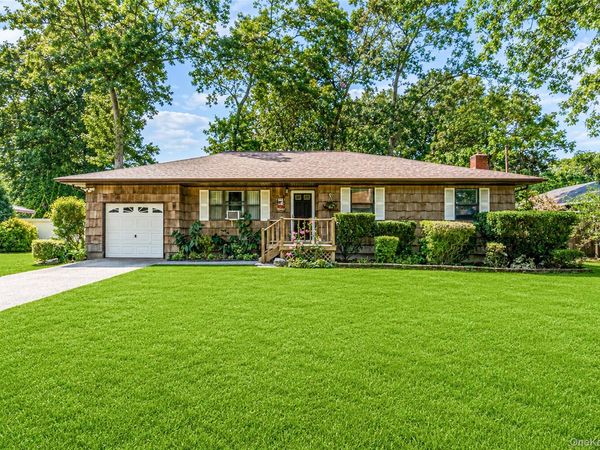 32 Rutland Road , Mastic, NY 11950