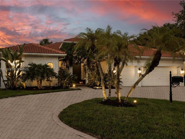 4015 Crossbill Ln, Weston, FL 33331