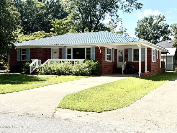 501 N Chestnut Street , Mount Olive, NC 28365