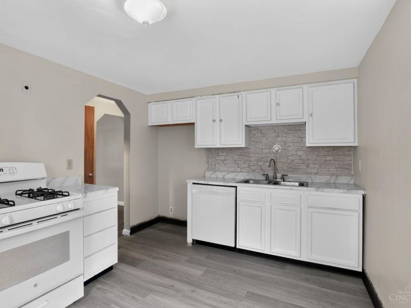 8243 Daly Road, Cincinnati, OH 45231 Photo 10